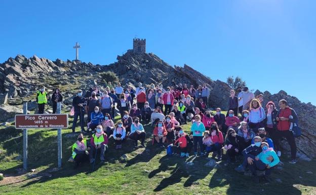 Más de un centenar de guijuelenses participan en la ruta a favor de la investigación contra el cáncer de mama