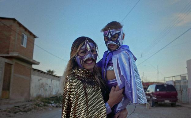 La vida a golpes: el retrato de tres mujeres mexicanas que se dedican a la lucha libre