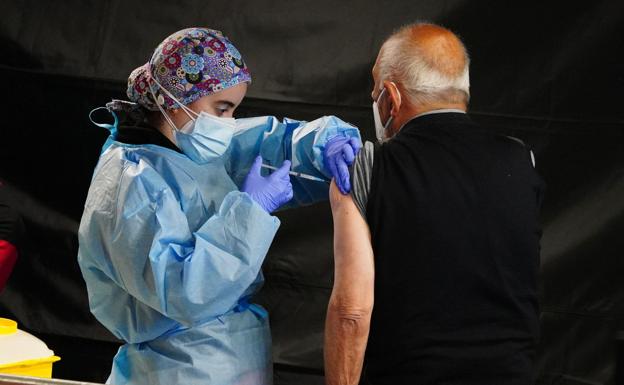 La campaña de vacunación frente a la gripe comienza este martes en Salamanca en las residencias y se hará por fases