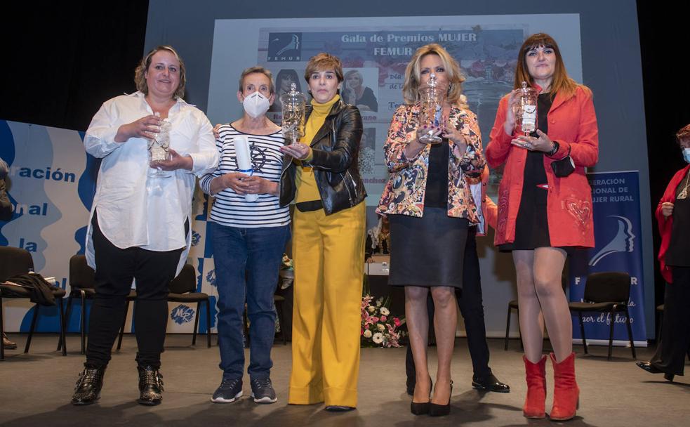 Rozalén pone música a la causa de la mujer rural