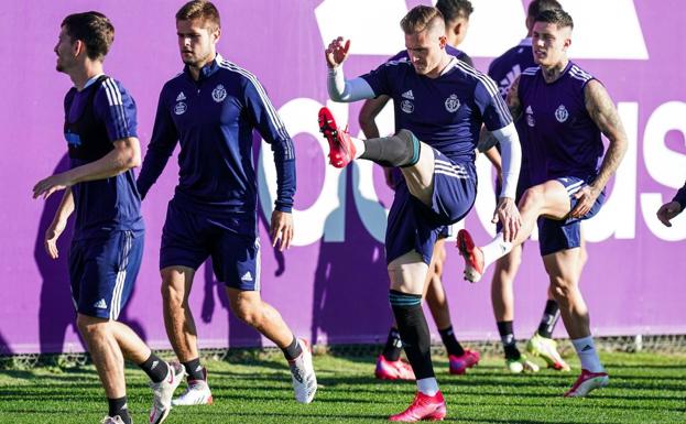 El Real Valladolid escenifica el buen ambiente en el entrenamiento