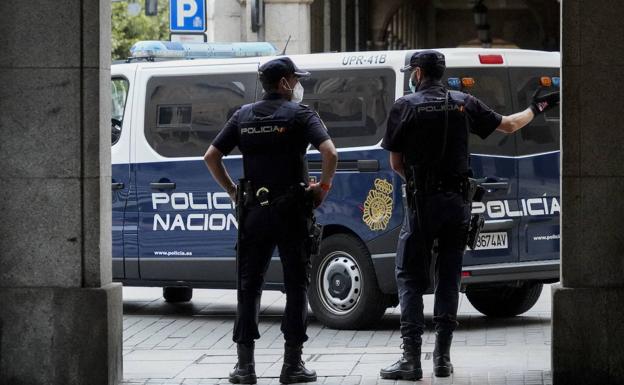 Detenido en Salamanca por llevarse un bolso del interior de un coche aparcado