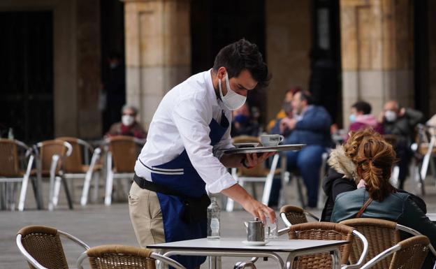 La EPA refleja un notable incremento de ocupados en Salamanca, pero es la única en la que sube el paro de la región