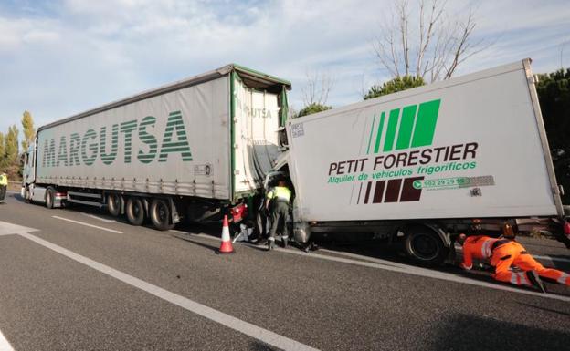 Un muerto y siete heridos en dos colisiones múltiples en la A-62 entre Tordesillas y Geria