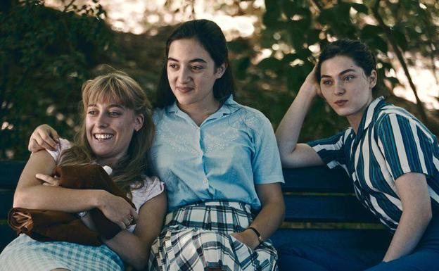 Mujeres solas, en plena compañía