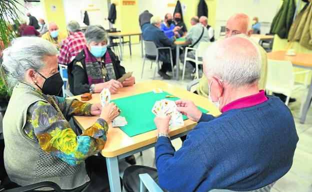 Los centros de mayores de Valladolid se blindan contra la covid