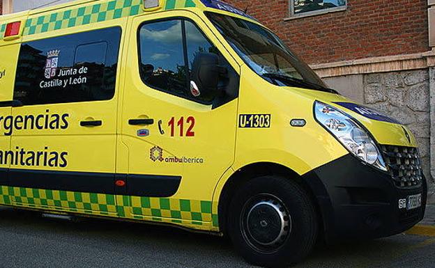 Cuatro heridos tras chocar su vehículo contra la mediana en Benavente