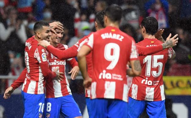 El Atlético despeja las dudas goleando al Betis