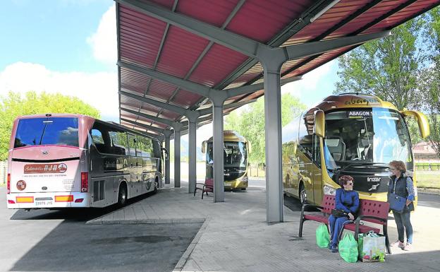 La mitad de los doscientos conductores de autobús de Palencia se jubilarán en cuatro años