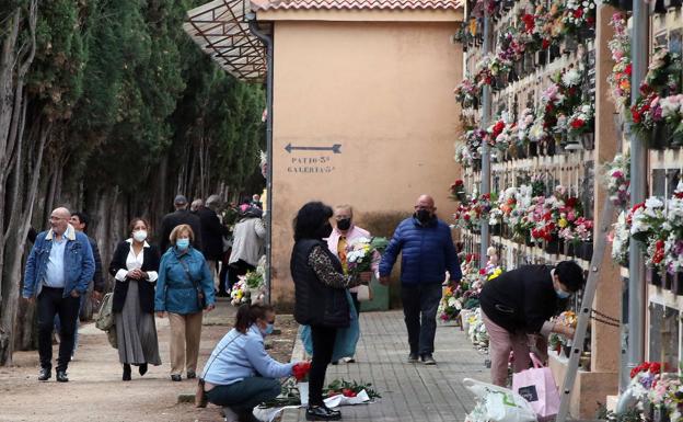 Los segovianos honran a sus difuntos sin aglomeraciones y con normalidad