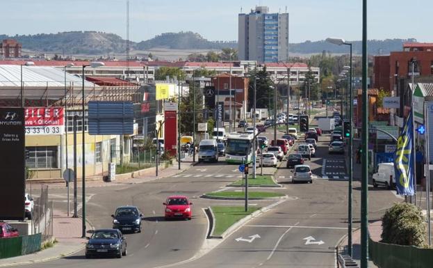 La arteria principal del polígono de Argales acogerá un paseo arbolado con carril bici