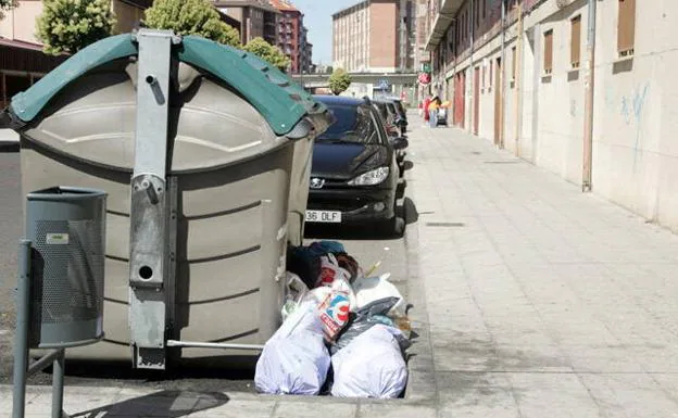 Zamora reclamará 10,1 millones de euros «facturados indebidamente» por la recogida de basuras