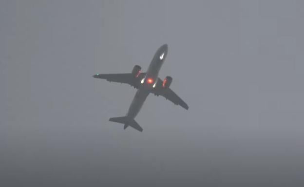 El viento y la lluvia impiden el aterrizaje de un avión en Hondarribia