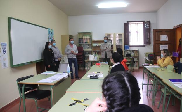 Villa y Tierra de Cuéllar abre con seis alumnas otro ciclo formativo en atención geriátrica