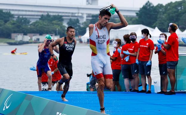 El salmantino Álex Sánchez Palomero busca en Abu Dhabi un nuevo podio en el Mundial de Triatlón