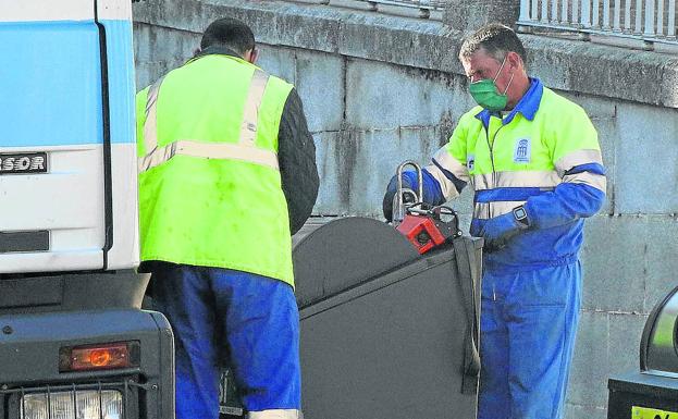 La reestructuración del servicio «desborda» a los operarios de la limpieza de Segovia