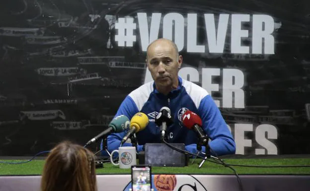 Calderón cree que al Salamanca UDS no le genera «ninguna» presión estar ahora a ocho puntos del líder