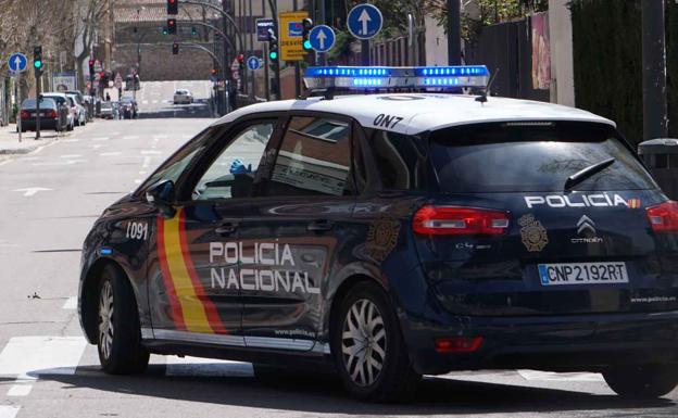 La Policía Nacional de Salamanca detiene a un joven cubierto con un pasamontañas tras robar el móvil a otro