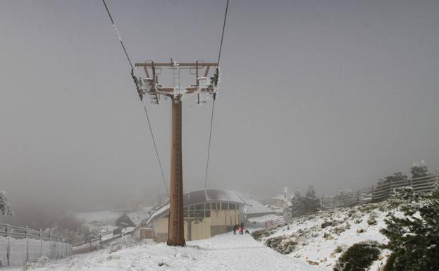 Navacerrada se prepara para abrir pese a que tenía que estar desmontada el 30 de octubre