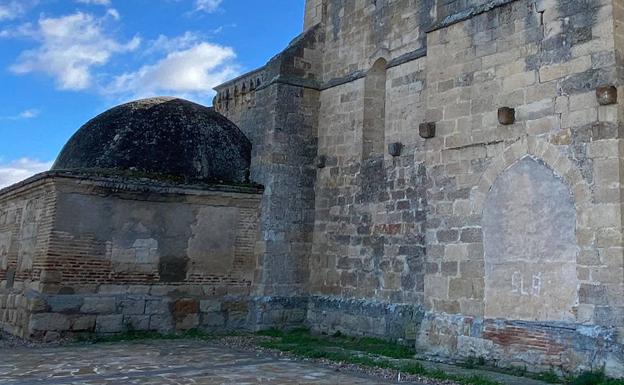 El Arzobispado eliminará los pegotes de cemento en la iglesia de Castronuño