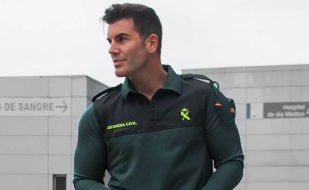 La Guardia Civil prohíbe exhibir su uniforme en redes como Instagram o Tinder