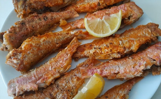 Sabrosos salmonetes fritos