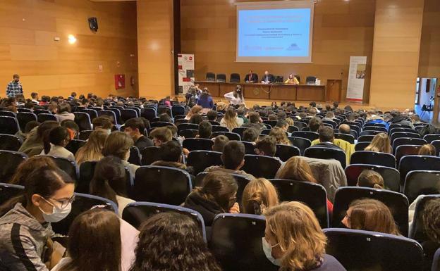 USAL y Santander celebran la cuarta edición de su jornada de educación financiera con más de 300 estudiantes