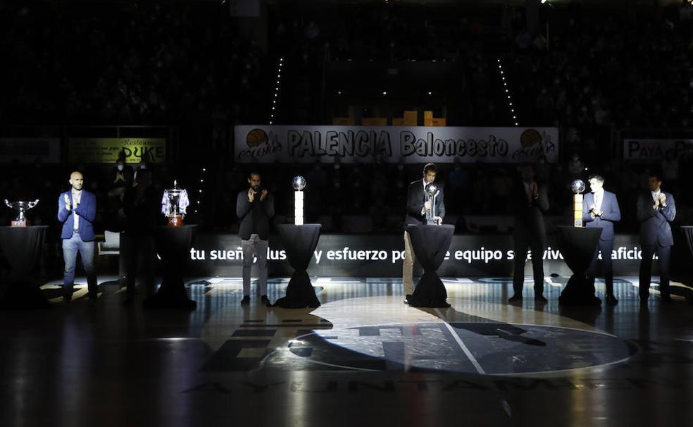 Un sentido homenaje desde la cancha