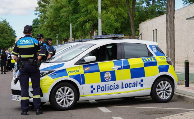 Dos agentes de la Policía Local de Salamanca, heridos tras colisionar contra otro vehículo