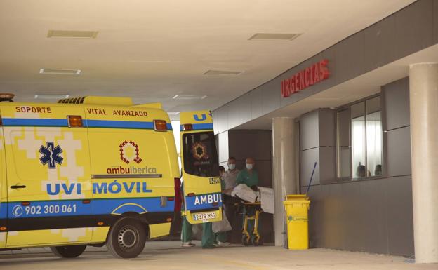 Herido un varón de 37 años al volcar y quedar atrapado en el vehículo en Alba de Tormes