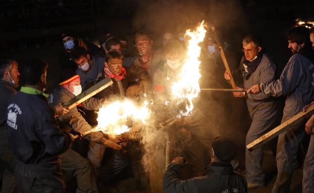 1.500 espectadores celebran el Toro Jubilo, embolado con fuego, de Medinaceli