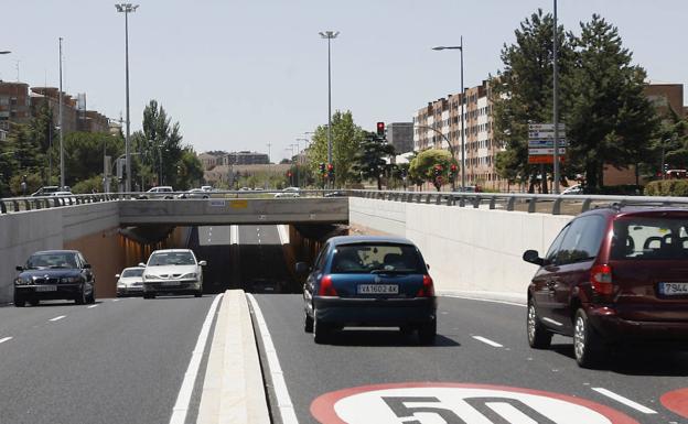 Corte de dos carriles en el túnel de la avenida de Salamanca por la reforma del alumbrado