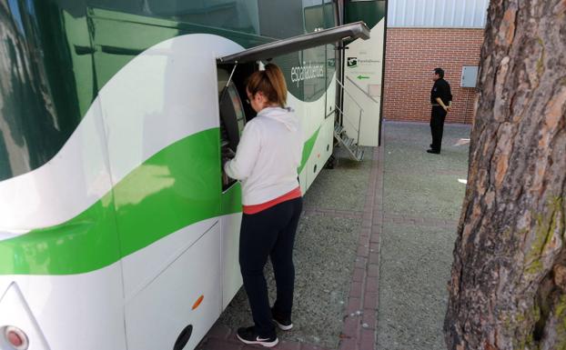 Los vecinos de 171 pueblos de Valladolid podrán retirar efectivo gracias a un cajero portátil