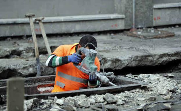 El trabajador tendrá que pagar entre 1 y 4 euros más al mes por la subida de las cotizaciones