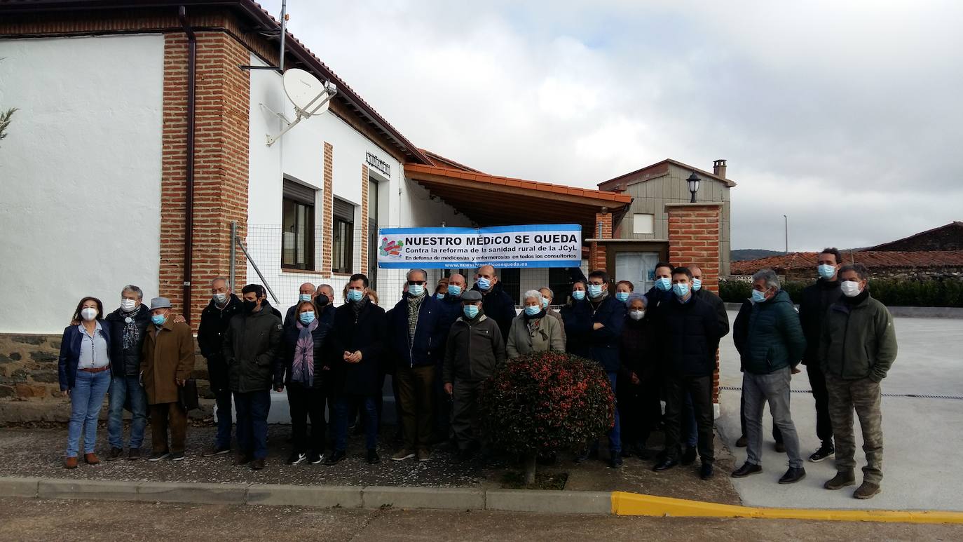 Tudanca exige a la Junta que «rectifique» para que los médicos estén en los centros de salud y miren a los ojos de los pacientes