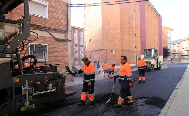 Las obras de asfaltado avanzan esta semana en seis calles de Segovia