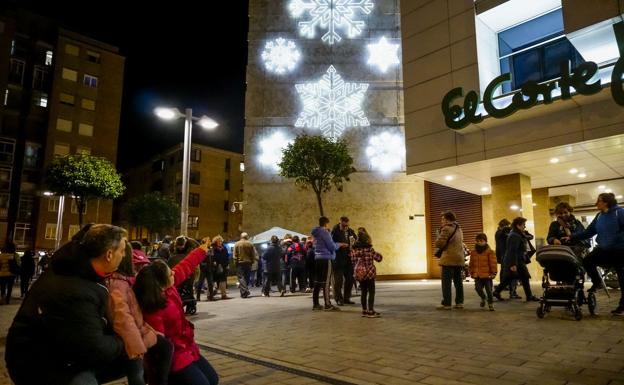 El Corte Inglés de Salamanca inaugura este viernes su iluminación navideña con las jugadoras de CB Avenida