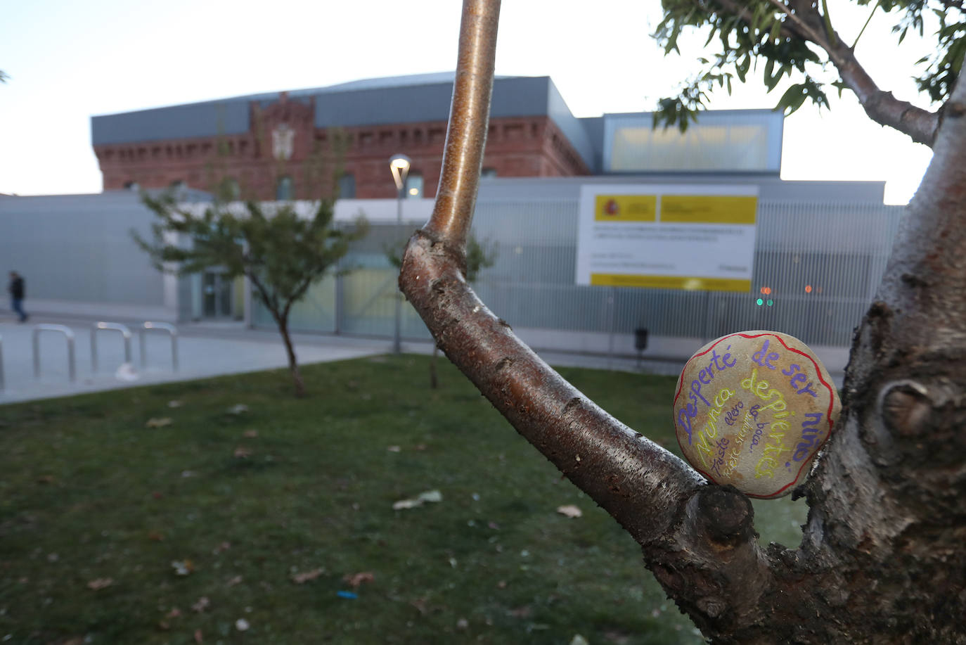 'Viento del pueblo' grabado en piedra en Palencia