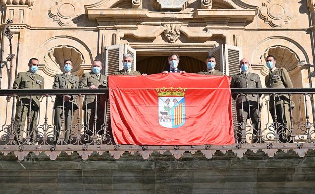 La bandera de Salamanca utilizada en la misión del REI 11 en la Antártida lucirá en el salón de recepciones