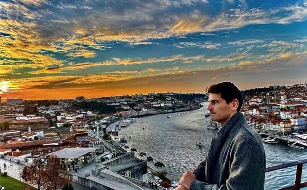 Iker Casillas recorre las calles de Oporto sin Sara Carbonero ni sus hijos