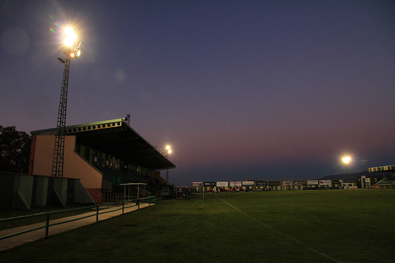 Unami y Segoviana no cierran la puerta a jugar fuera si el campo no reúne los requisitos para la televisión