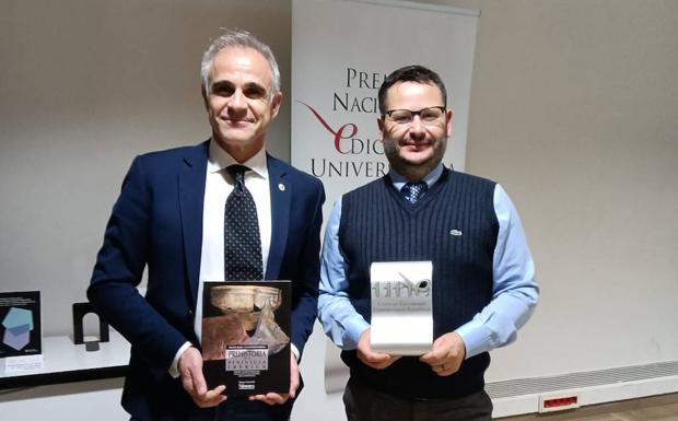 Ediciones USAL recoge el Premio Nacional de Edición Universitaria a la mejor Obra Didáctica por 'Prehistoria de la Península Ibérica'