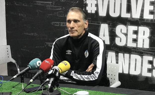 Ángel Lozano: «El Salamanca UDS hizo méritos para no irse de vacío, lo del gol es una rémora»