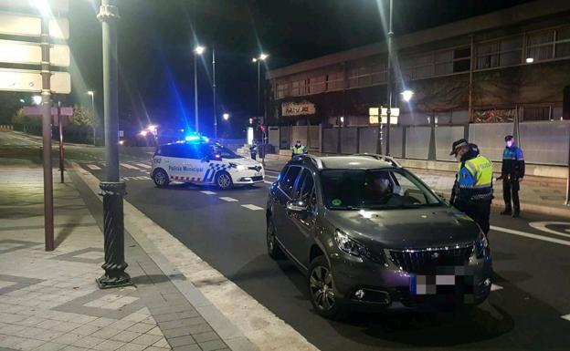 Derriba un bolardo con su coche y triplica la tasa de alcohol en El Cuadro