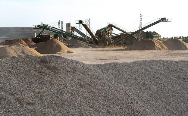Absueltos de un delito de administración desleal en una gravera de Torquemada
