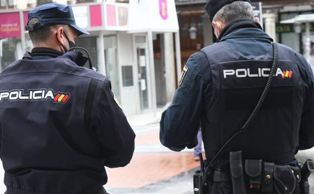 Detenido en Valladolid por pasar a otro un trozo de hachís de 21,6 gramos en plena calle