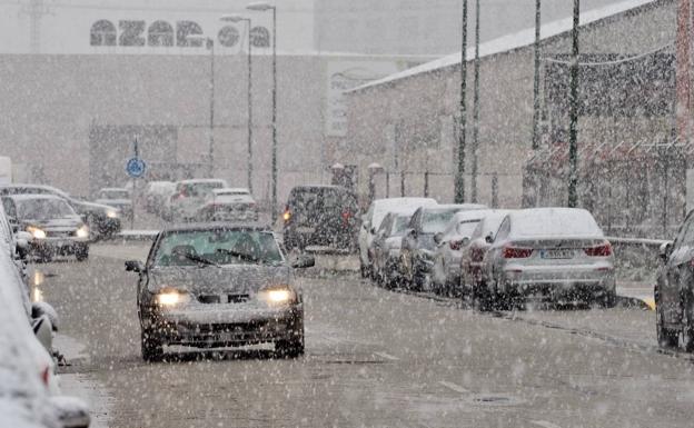 El temporal deja ocho heridos en accidentes y la mayor nevada del siglo XXI en noviembre