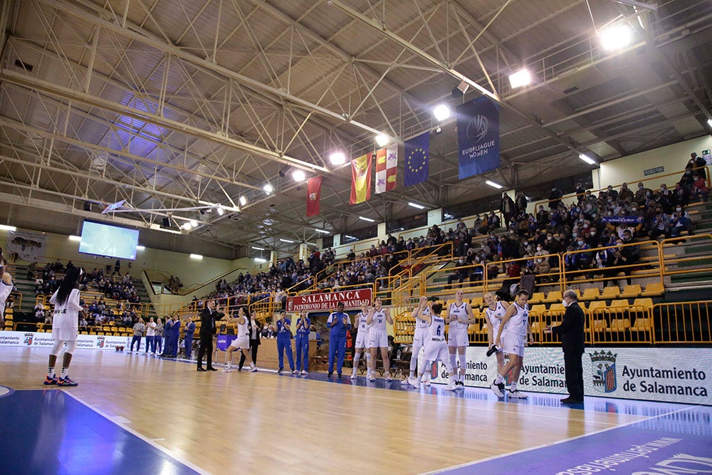 Ambiente en el CB Avenida - KSC Szekszard