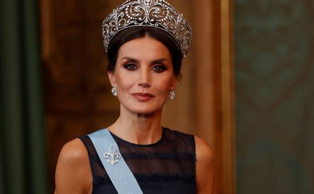 El vestido reciclado de H&M de la Reina Letizia en Suecia
