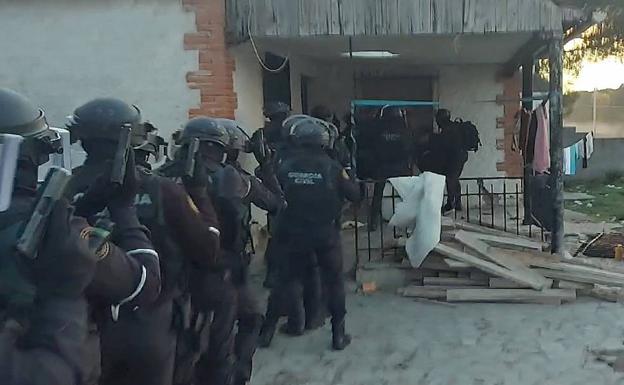 A prisión el cabecilla del clan de okupas de un chalé junto a La Corala por una oleada de robos